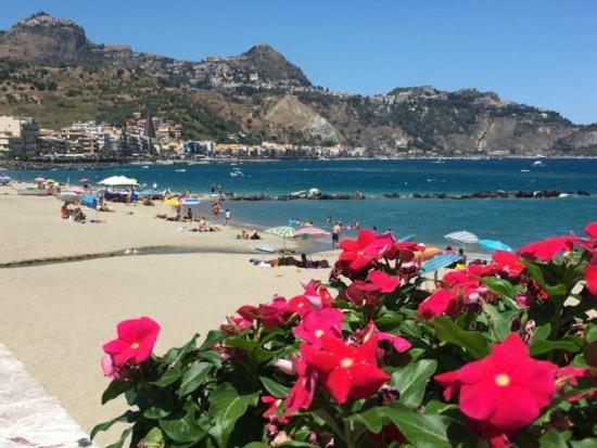 Casa Vacanze I Gabbiani Giardini Naxos スキゾ エクステリア 写真